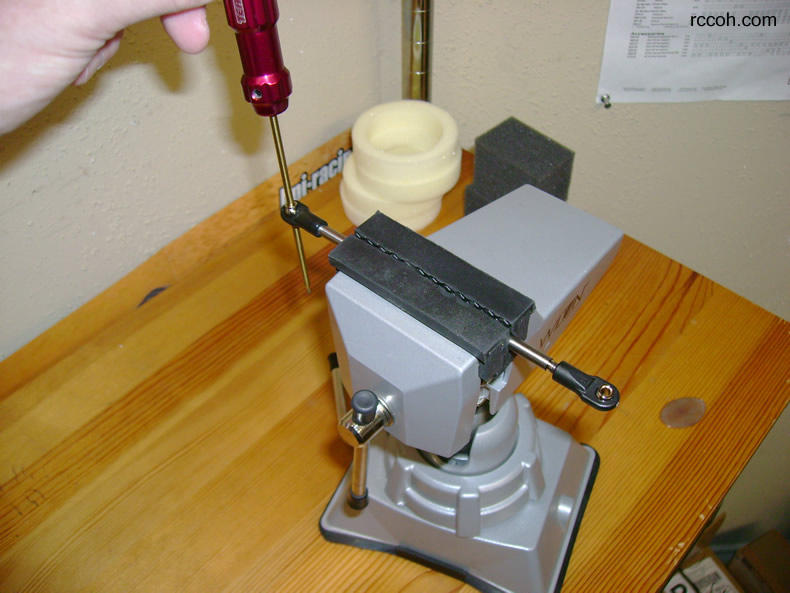 Vise for attaching ball ends